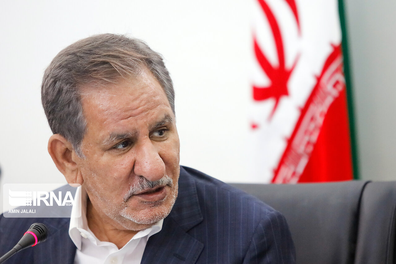 جهانگیری: هزینه‌های دولت و دستگاه‌ها باید کاهش یابد