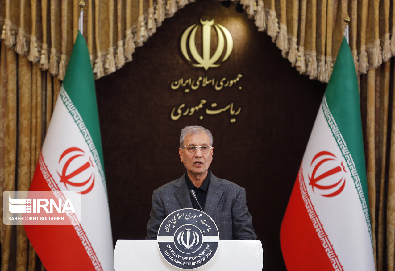 ربیعی: اقساط کسر شده به حساب مردم بر می‌گردد