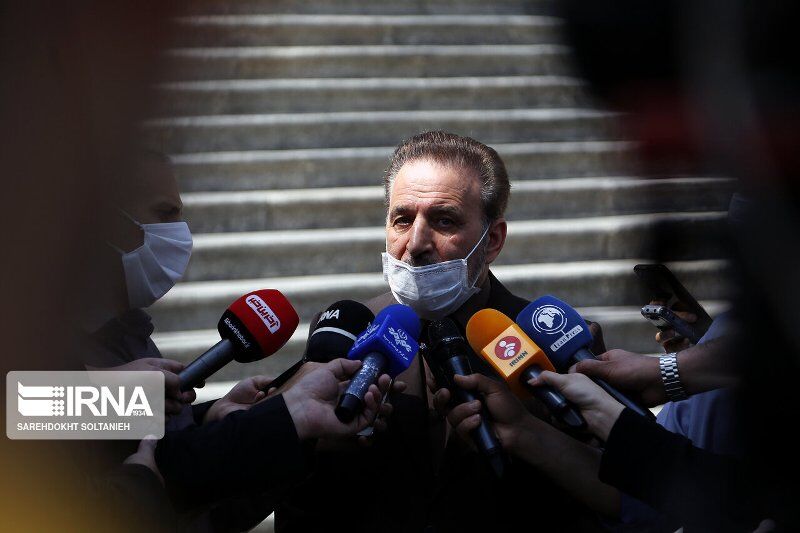 واعظی: حذف ارز ۴۲۰۰ تومانی مطرح نیست