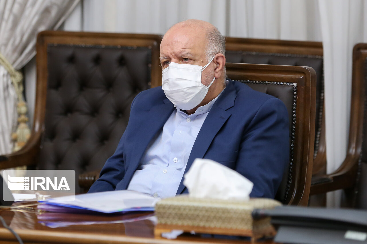 زنگنه: درآمد صنعت پتروشیمی سال آینده به ۲۵ میلیارد دلار می‌رسد