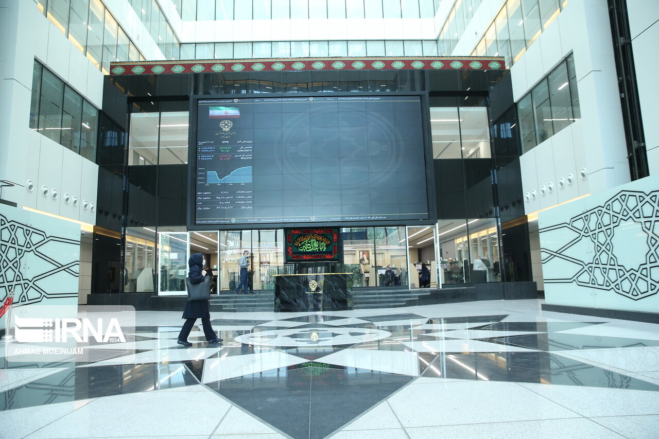 بورس در انتظار تعیین تکلیف بودجه ۱۴۰۰