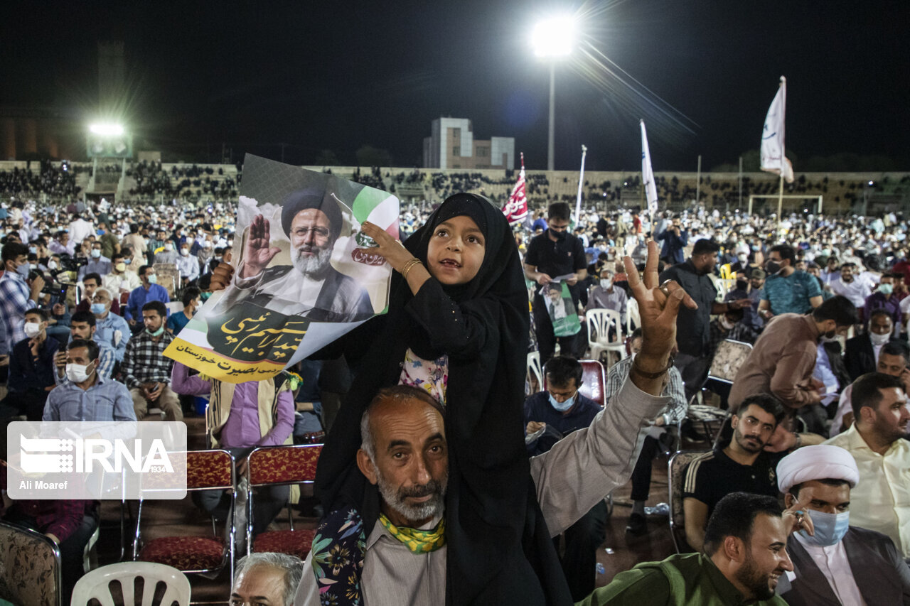 پروتکل های بهداشتی به رغم تاکیدات در تجمع انتخاباتی اهواز رعایت نشد