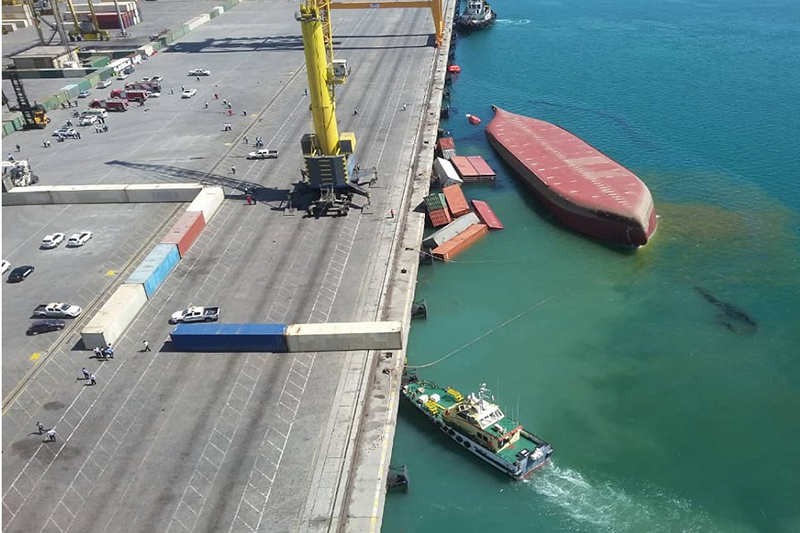 14 سرنشین کشتی واژگون شده بندر شهید رجایی نجات یافتند