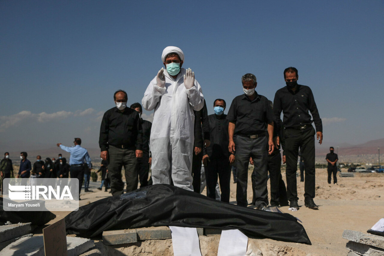 کرونا ۴۴۸ خانواده دیگر را سیاهپوش کرد/رکوردزنی تزریق روزانه واکسن