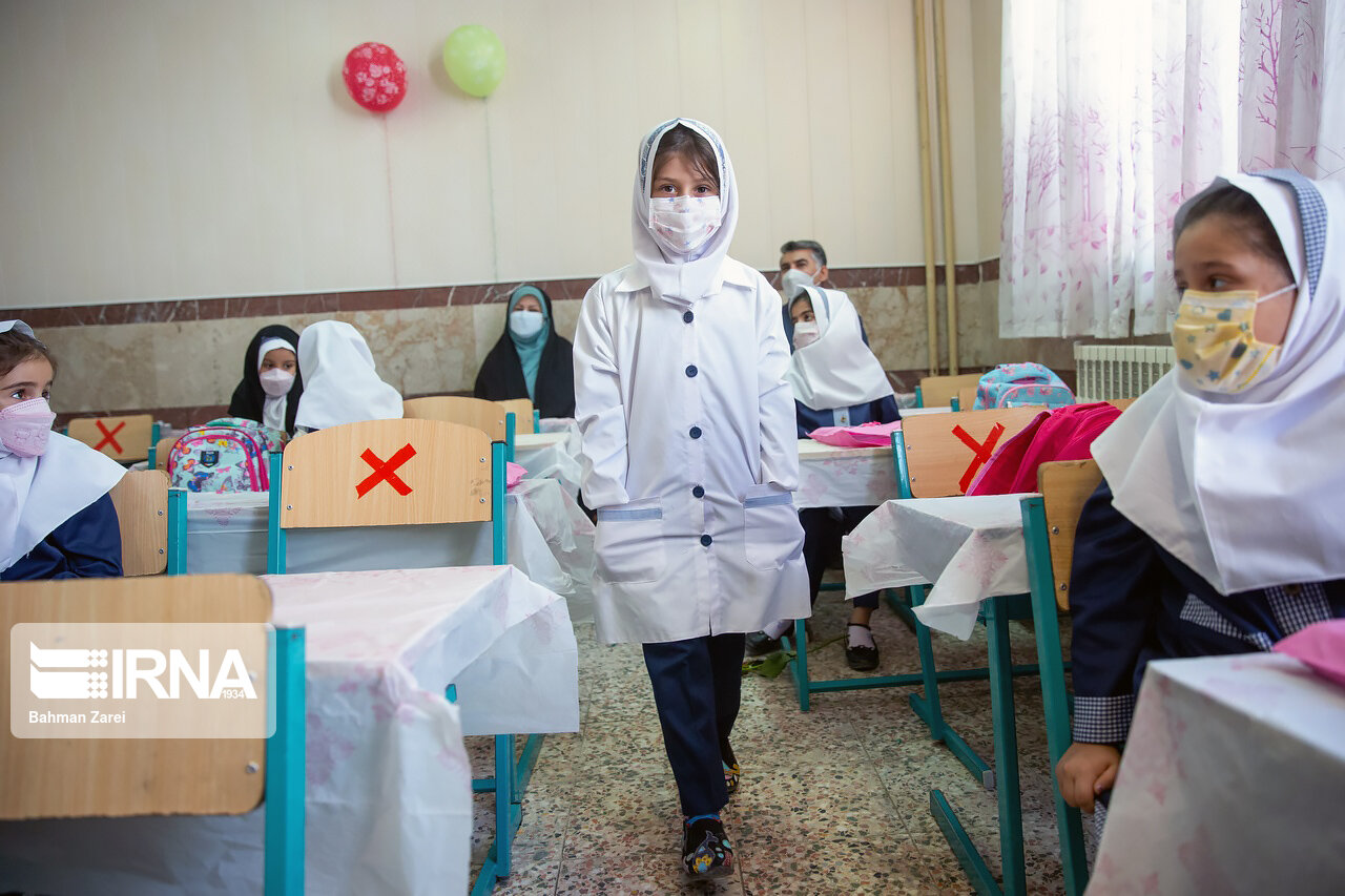 معاون وزیر آموزش و پرورش: مدارس کشور نیمه دوم آبان‌ بازگشایی می شوند