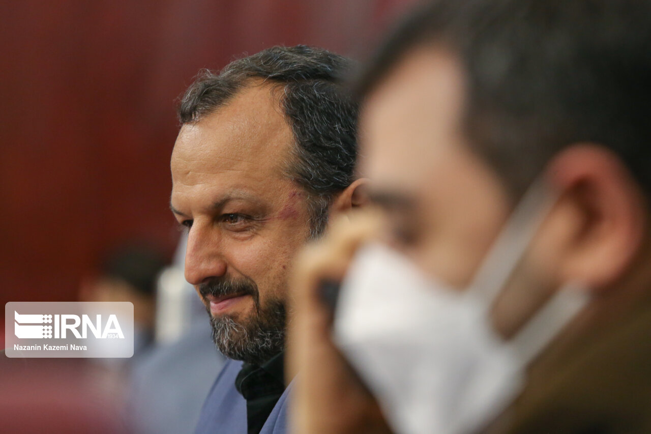 حذف ارز ۴۲۰۰ تومانی گام به گام و تدریجی خواهد بود/ رفتار پلیسی در اقتصاد اثر مطلوب ندارد