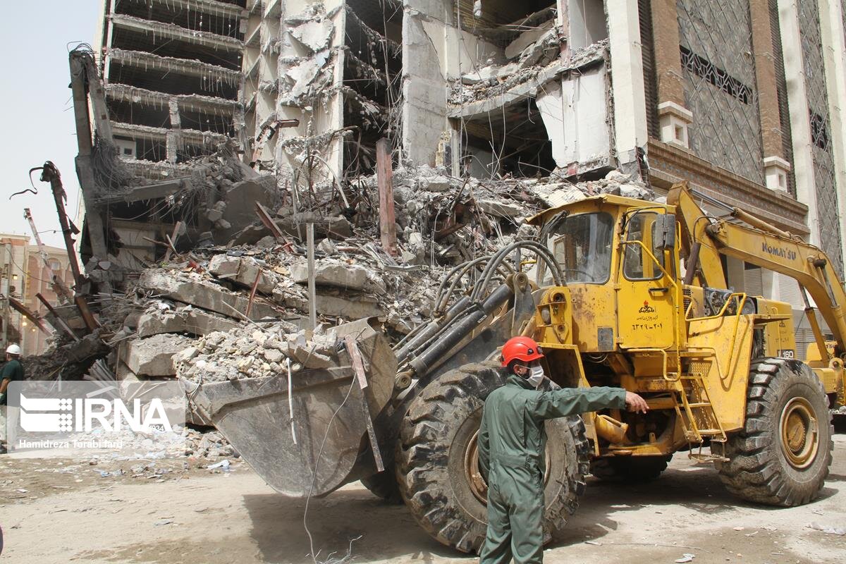 آخرین اخبار ۵ روز بعد از ریزش ساختمان در آبادان/ تاکنون ۲۴ نفر کشته شدند، حضور معاون اول رییس جمهور