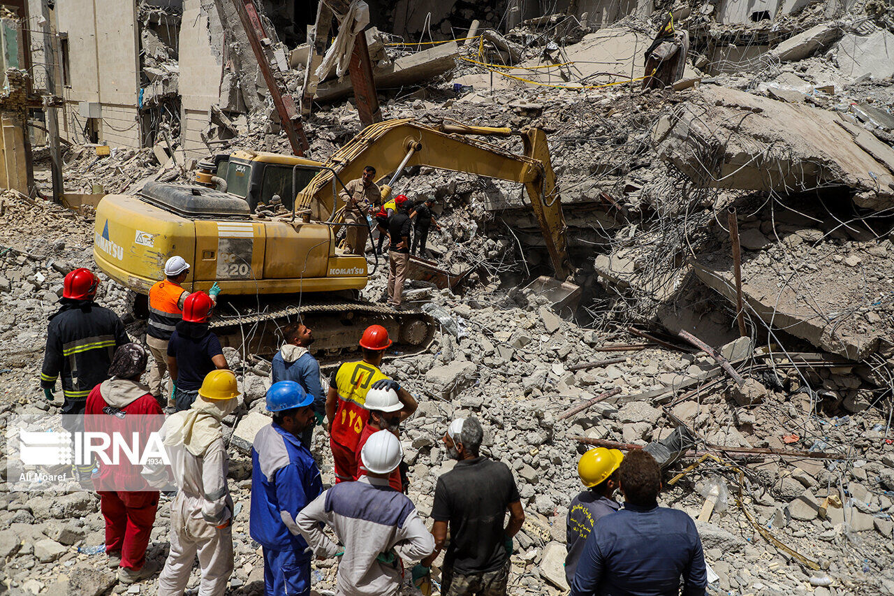 هشتمین روز حادثه متروپل / جان باختن ۳۲ نفر و درخواست رئیس قوه قضاییه برای تهیه گزارش کامل