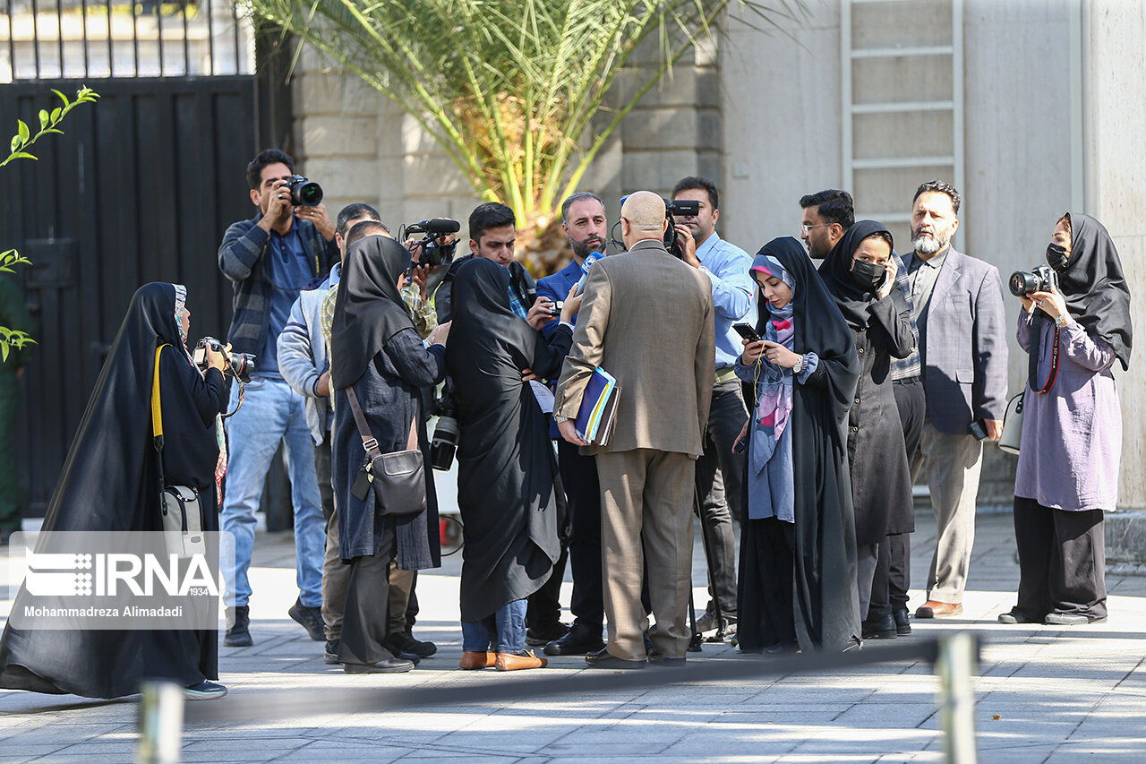 برگزاری کلاس‌های حضوری دانشگاه شریف در حیاط دولت