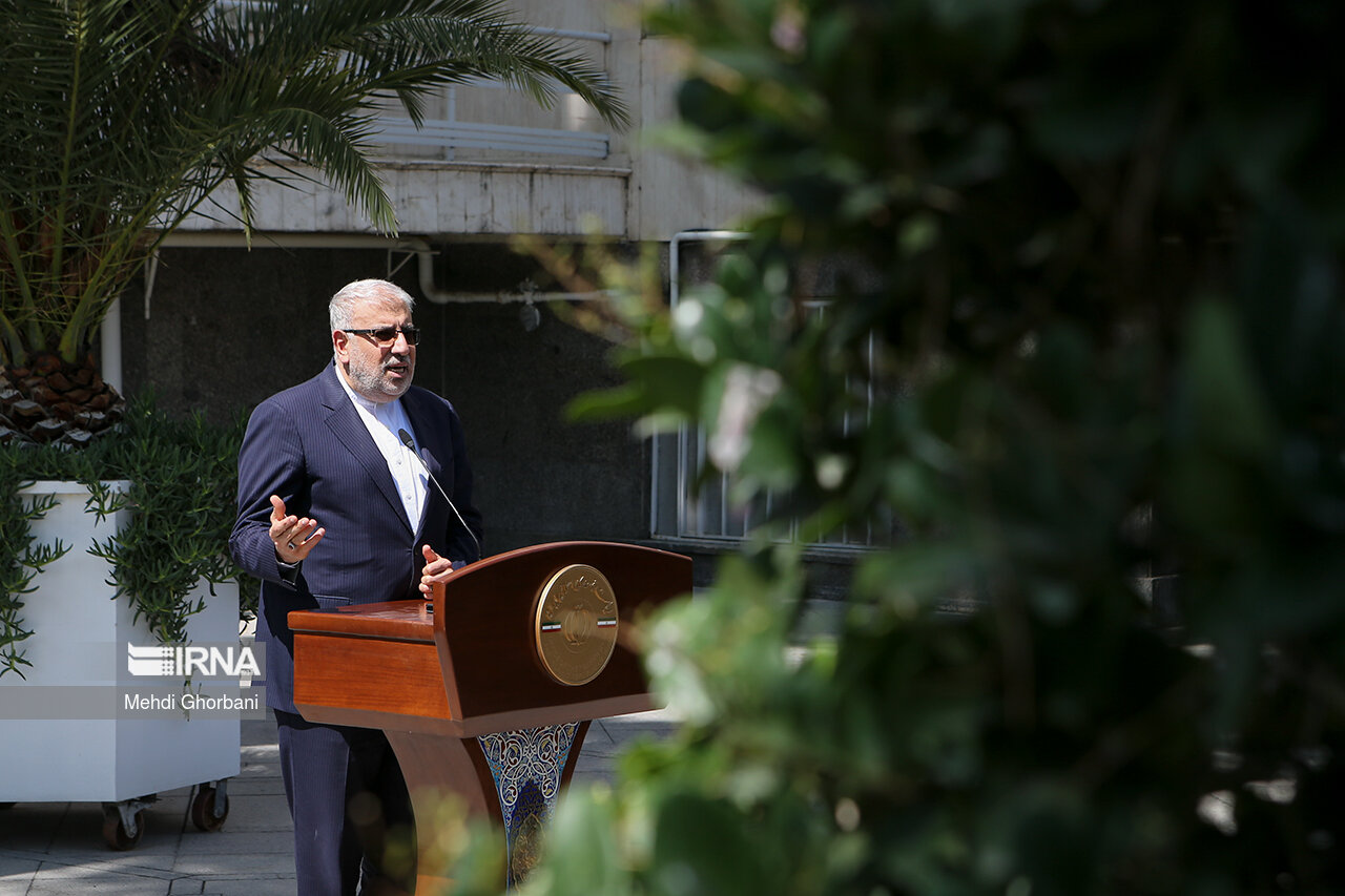 اوجی: حمایت از تولید خودروهای برقی در دستور کار وزارت نفت قرار گرفت