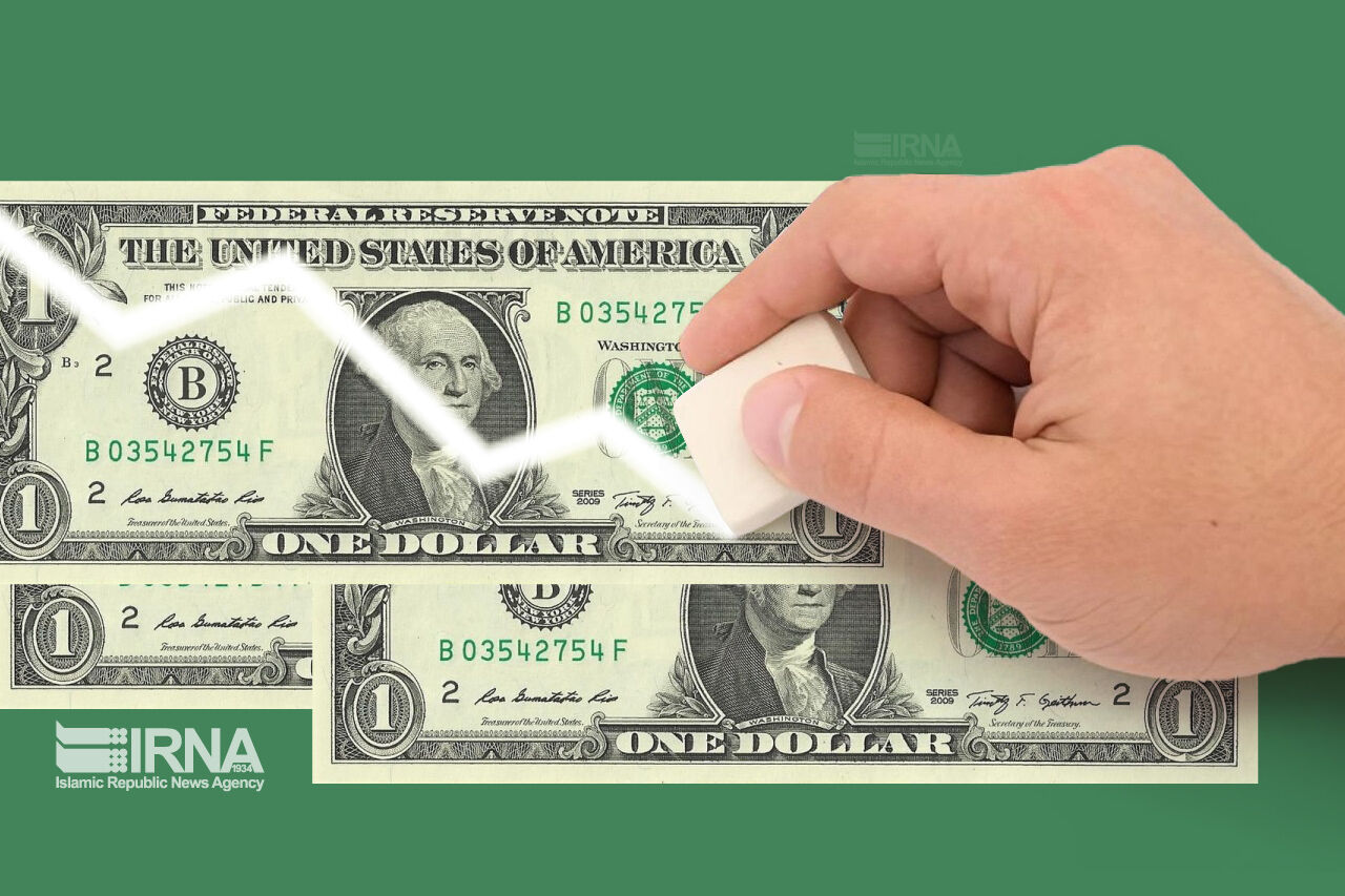 دلار از سبد ارزهای مسافرتی به کشورهای همسایه حذف شد