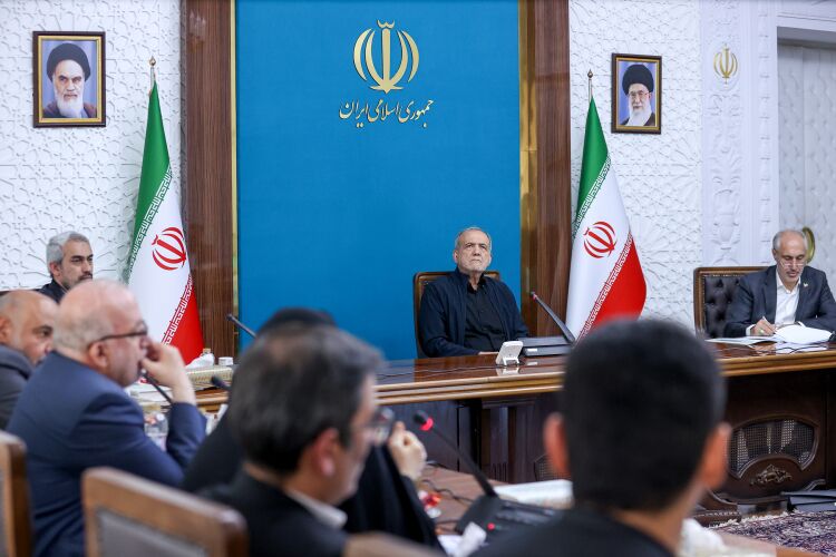 تاکید پزشکیان بر بازنگری در خصوصی‌سازی و تمرکز بر واگذاری مدیریت همراه با نظارت و پاسخگویی